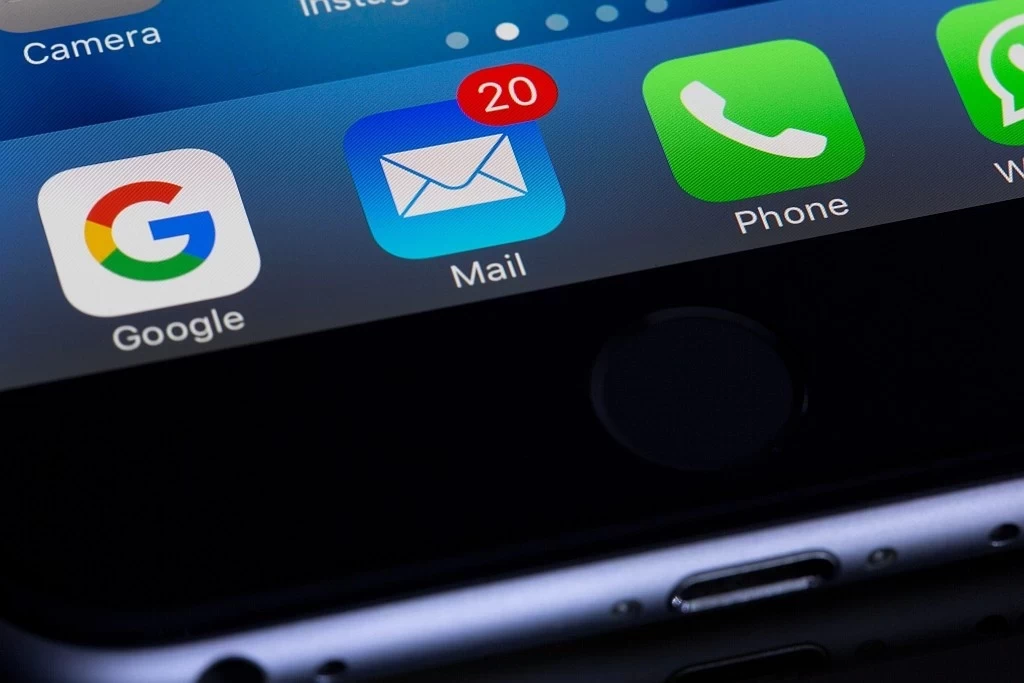 Reglas de la HIPAA para correos electrónicos y textos enviados a pacientes quiroprácticos