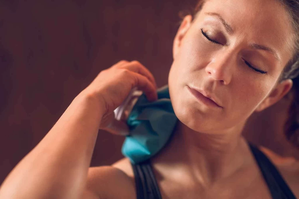 Cómo ayuda la atención quiropráctica con los nervios pellizcados en el cuello
