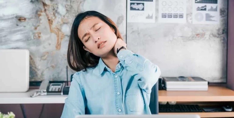 Many Women With PMS Also Suffer From Neck Problems