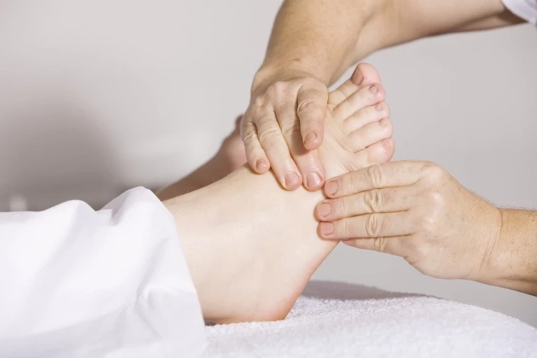 Lo que necesita saber sobre el cuidado quiropráctico para la fascitis plantar