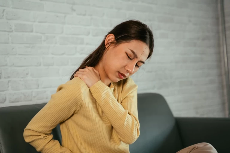 ¿Qué está involucrado en la quiropráctica para el dolor de espalda superior?