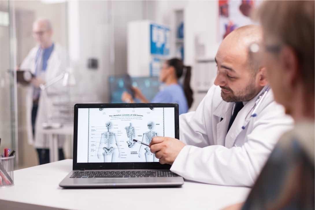 ¿Debe mi hijo ser ajustado por un Quiropráctico?