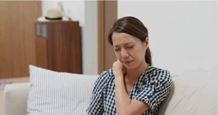 ¿Puede una lesión en el cuello causar neuralgia del trigémino?